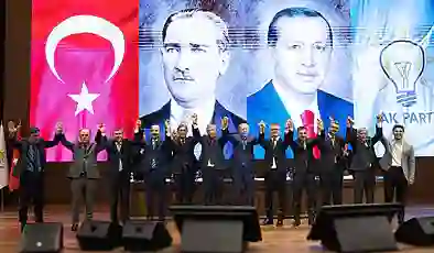 İki belediye başkanı AKP’ye katıldı, Erdoğan rozet taktı