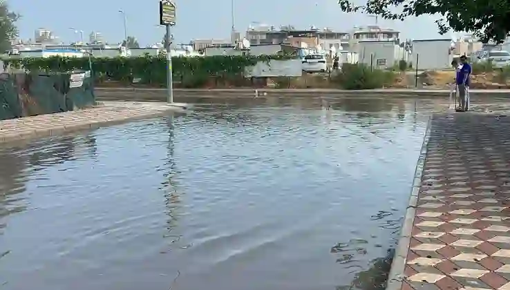 İskenderun’u sağanak yağış vurdu