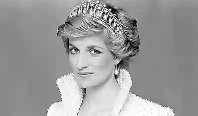 Lady Diana’nın 34 yıl önce mühürlediği zaman kapsülü bir hastaneden çıkarıldı