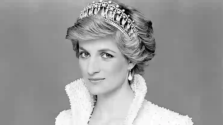 Lady Diana’nın 34 yıl önce mühürlediği zaman kapsülü bir hastaneden çıkarıldı
