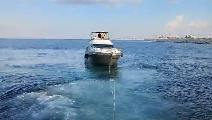 Marmara Denizi’nde sürüklenen tekne kurtarıldı