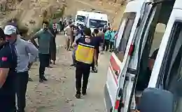 Minibüs şarampole devrildi: 7 kişi yaralandı