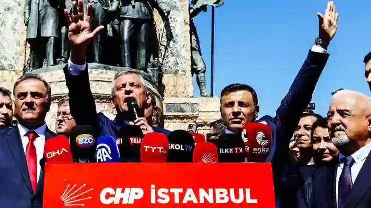 Özgür Özel’den Bahçeli’ye yanıt: Bizim niyetimiz sokağa karıştırmak değil, haneye tecavüze mani olmak!