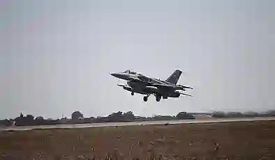 Polonya ve NATO, sınırı geçen Rus dronlarını vurdu