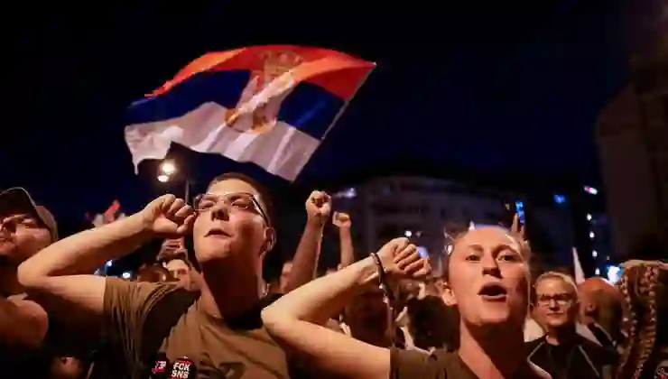 Sırbistan’da sokaklar 10 aydır karışık