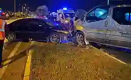 Sivas’ta minibüs ile otomobil çarpıştı; 3’ü futbolcu 5 kişi yaralandı