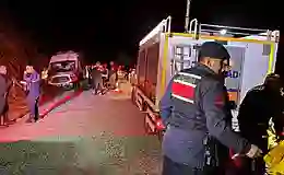 Sivas’ta feci kaza: Araçtaki 4 kişi öldü