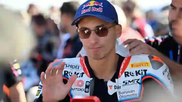 Toprak Razgatlıoğlu, Superbike İspanya ayağının ilk yarışını kazandı