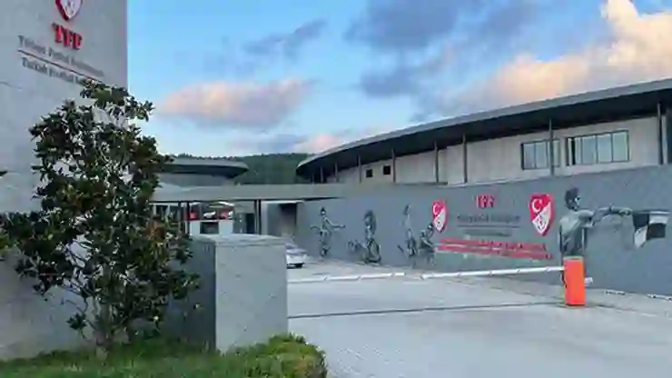 Galatasaray’ın Devler Ligi maçının oynanacağı saatte 2 Süper Lig müsabakası oynanacak