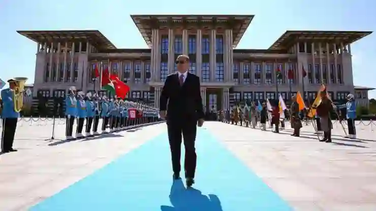 Erdoğan: Makamlar, koltuklar, ünvanlar gelip geçicidir ve birer imtihan vesilesidir