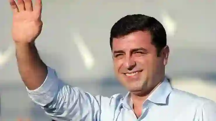 Gözler 8 Ekim'de, avukatları başvuru yaptı; Selahattin Demirtaş tahliye edilecek mi?