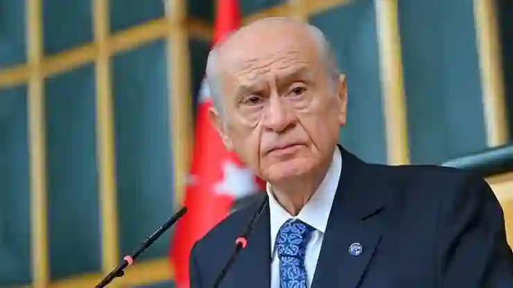 Bahçeli, Öcalan'dan 'SDG/YPG' için yeni çağrı istedi: Gerekirse vekiller İmralı'ya gitsin, mesajları ilk ağızdan alsın!