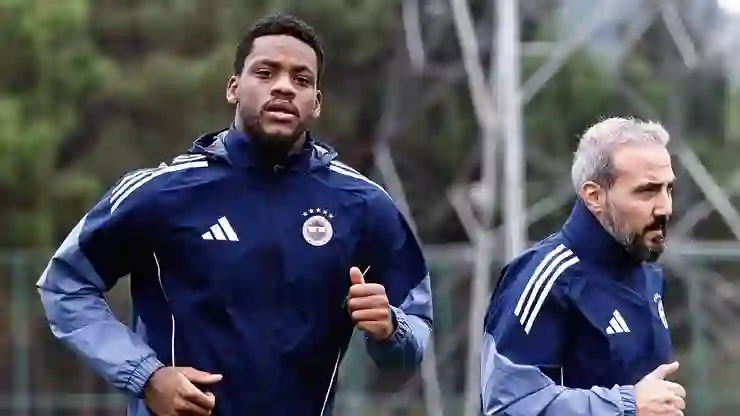 Fenerbahçe’den Sözleşmesinin bitmesine 8 ay kala Jhon Duran kararı!