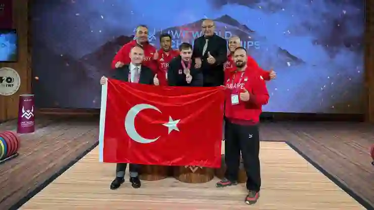 Milli halterciler, Dünya Şampiyonası'nda 2 altın madalya kazandı