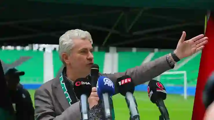 Sakaryaspor'da mevcut başkan Muhammet Kıratlı ile devam etme kararı alındı