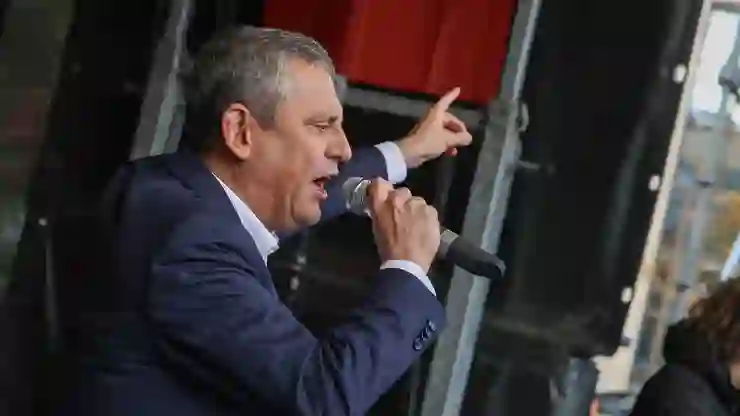 Özgür Özel'den Aziz İhsan Aktaş iddianamesine ilk tepki: Bu işin bahanesi kalmamıştır, Mussolini’nin ön infaz yöntemleriyle bu tutukluluklar sürdürülmemelidir