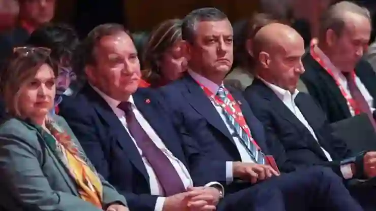 PES kongresine katılan Özgür Özel: Adalet ve demokrasi için mücadeleye devam edeceğiz