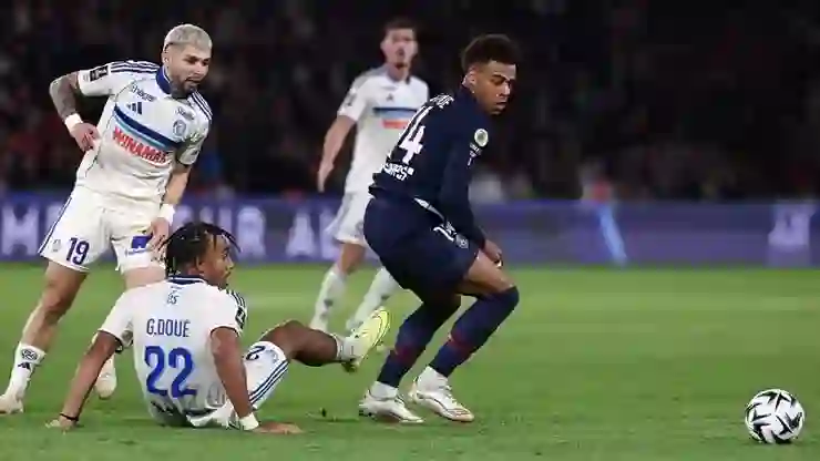 6 gollü düelloda  PSG ve Strasbourg puanları paylaştı
