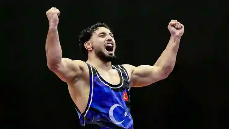 Milli güreşçi Muhammed Halit Özmuş'dan Dünya 23 Yaş Altı Şampiyonası'nda gümüş madalya