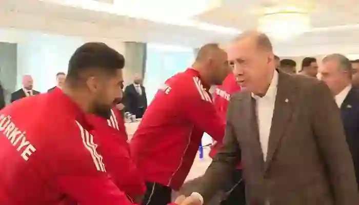 Cumhurbaşkanı Erdoğan, şampiyon güreşçileri kabul etti