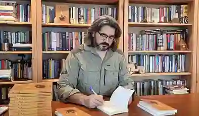 Hikmet Kızıl:”Yazmak bende bir açığı kapatmıyor; tam tersine, zaten o açığın kendisinden doğuyor”