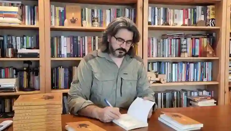 Hikmet Kızıl:”Yazmak bende bir açığı kapatmıyor; tam tersine, zaten o açığın kendisinden doğuyor”