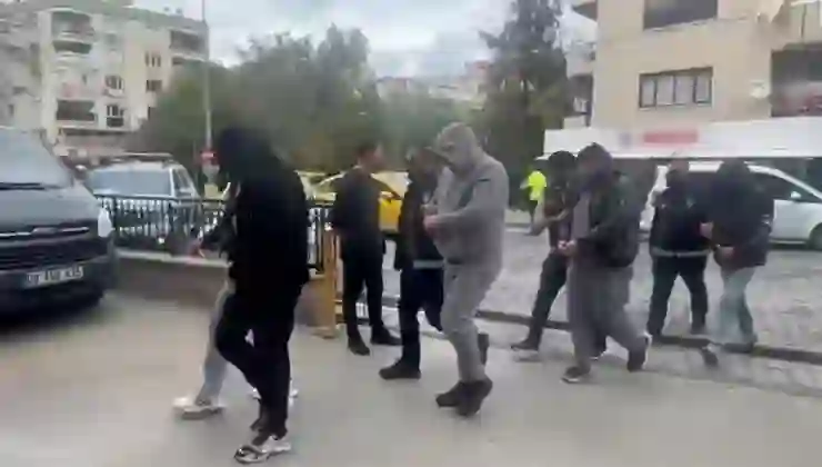 Kuşadası’nda eş zamanlı fuhuş operasyonu: 5 tutuklama