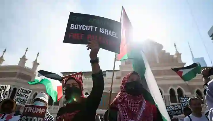 Trump protestolarla karşılandı: Kuala Lumpur’da “Özgür Filistin” sloganları