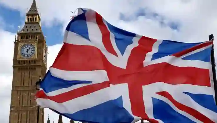 İngiltere’de camiye saldırı: İçinde iki kişi varken ateşe verdiler