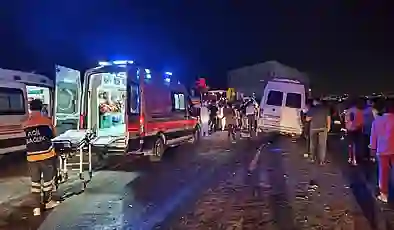 İşçi servisi ile traktör çarpıştı, 14 kişi yaralandı