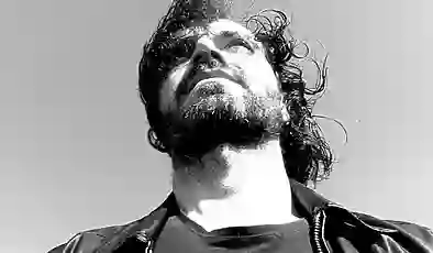 Şair Hamza Soysal’la Şiirin Derin Sularında: “Şiir, kalbine daha fazla yaslananların dilidir.”