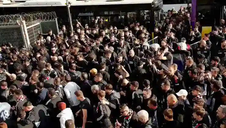 Beşiktaş taraftarı Rams Park’a 30 otobüs geldi