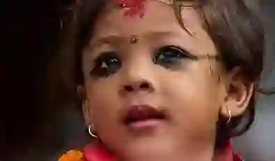 Nepal’in yaşayan tanrıçası iki yaşındaki çocuk oldu