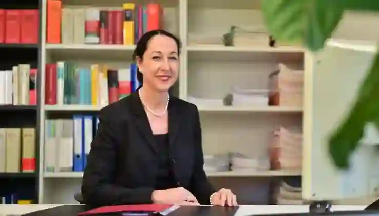 Almanya’da yeni seçilen belediye başkanına bıçaklı saldırı: Durumu ağır