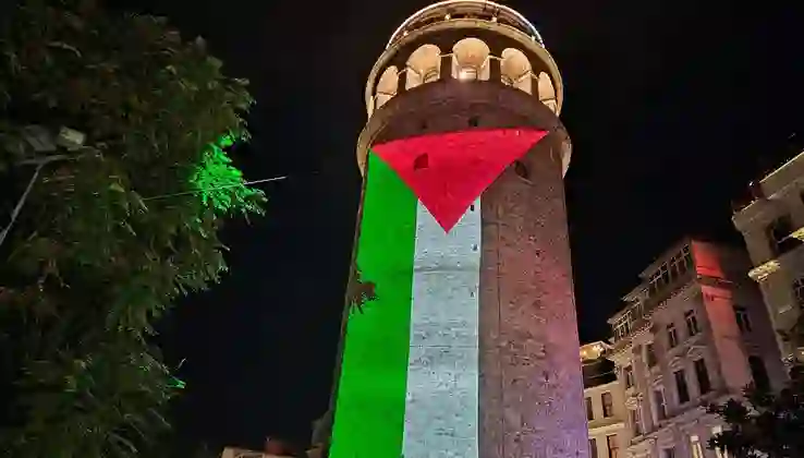 Filistin bayrağı Galata Kulesi’ne yansıtıldı