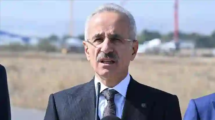 Uraloğlu: Kara yollarında toplam 32 bin 845 levhayı kaldırdık