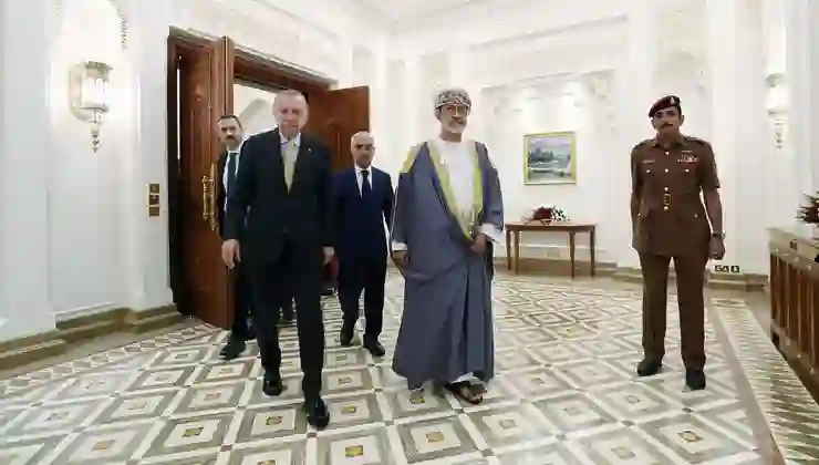 Cumhurbaşkanı Erdoğan Umman Sultanı Tarık ile bir araya geldi