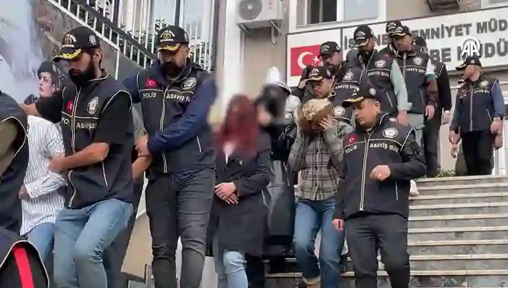 İstanbul’un 15 ilçesine ahlak polisinden baskın