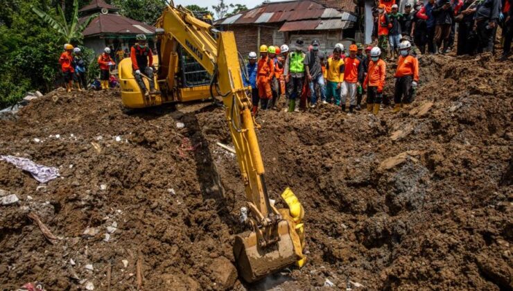 Endonezya’da toprak kayması 30 can aldı