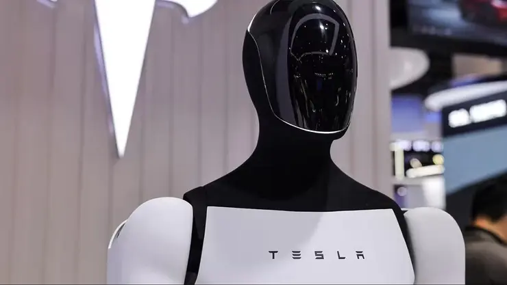 Elon Musk, insan bilincini Optimus robotlarına aktarmak istiyor