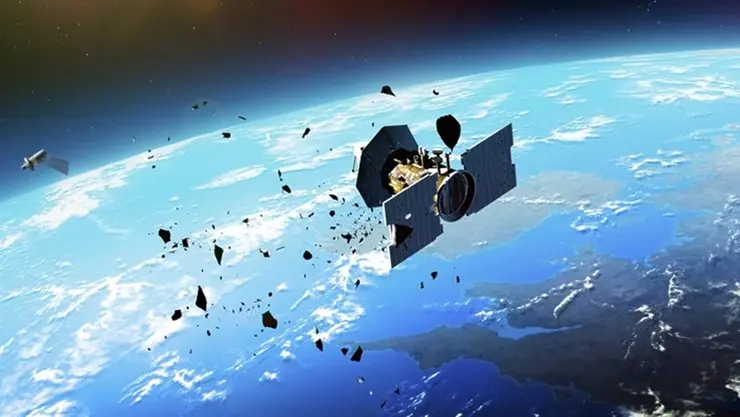 Uzay çöpleri kapsüle zarar verdi, Çinli astronotlar mahsur kaldı