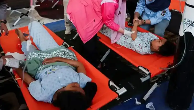 Endonezya’da hükümetin ücretsiz yemek programı binlerce kişiyi hastanelik etti