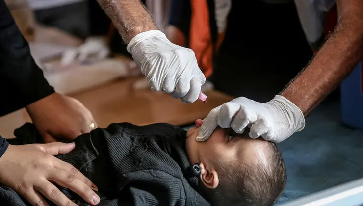 UNICEF Gazze’de bebekleri aşılamaya başladı