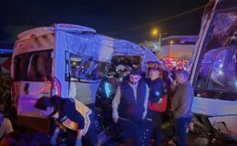 İzmir’de iki işçi servisinin çarpıştığı kazada 13 kişi yaralandı