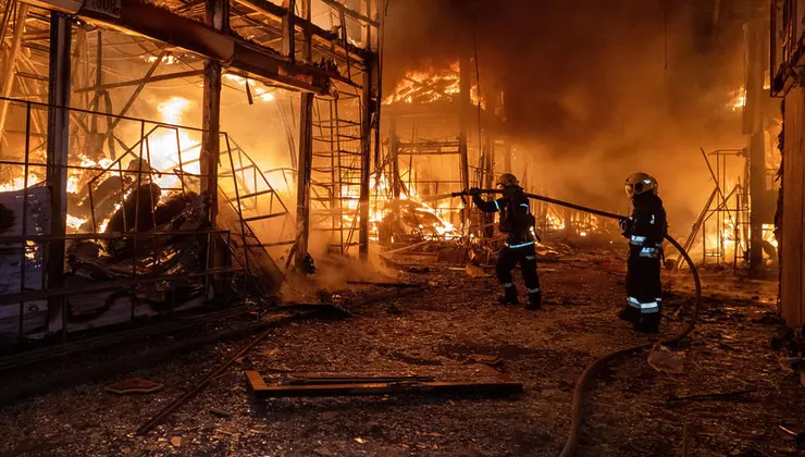 Rusya çemberi daraltıyor, Kiev İHA’larla karşılık veriyor