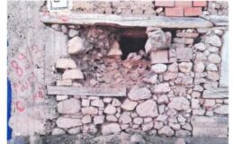 Köydeki evin temelindeki tarihi taşı söken muhtar tutuklandı