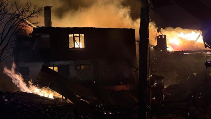 Gemlik’te yangın: Kafede başladı, evlere sıçradı