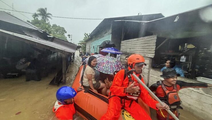 Endonezya’daki sel ve toprak kayması: 61 kişi hayatını kaybetti