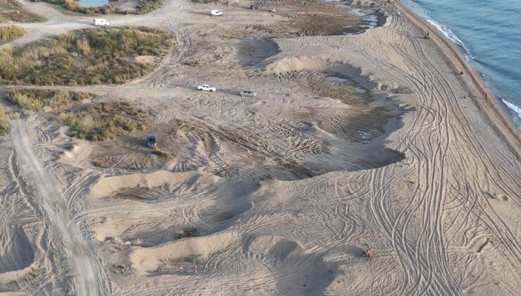 Sahilleri kum ocağına çevirmişlerdi: 50 kamyon plaj kumu yerine geri döküldü