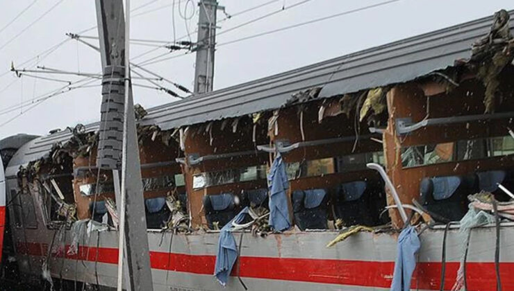 Çekya’da iki yolcu treni çarpıştı: 3’ü ağır 57 yaralı